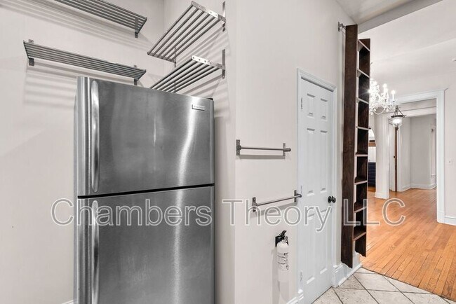 Building Photo - 1745 1st St NW