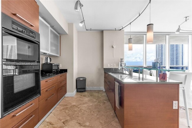 Building Photo - 1830 S Ocean Dr