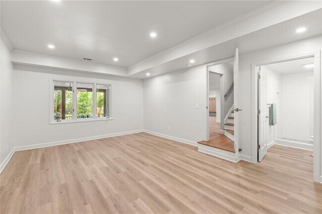 Building Photo - 459 Atlanta Country Club Dr