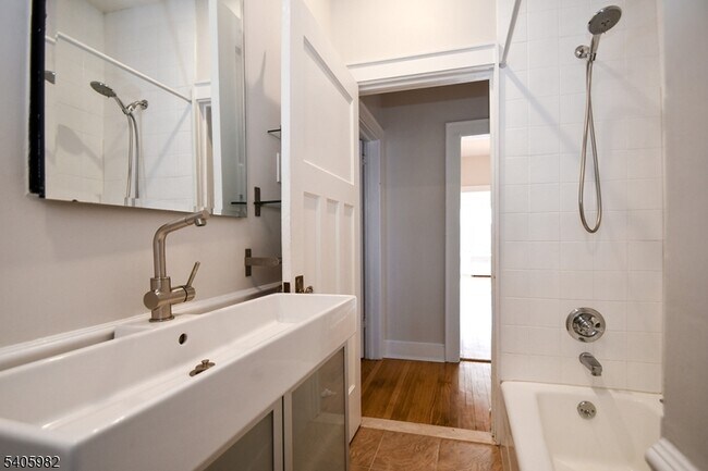 Building Photo - 133 Pine Grove Ave