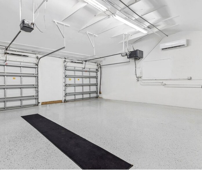 Building Photo - 113 NE 101st St