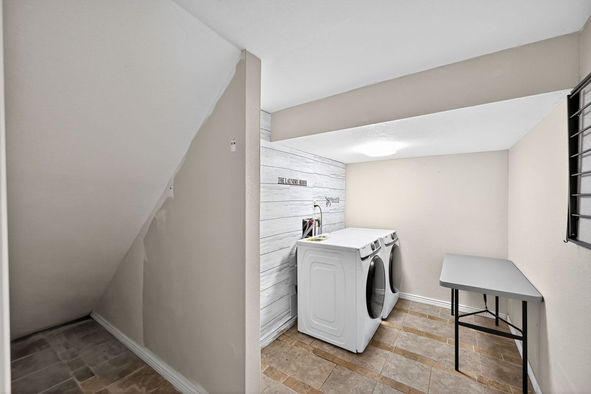 Building Photo - 3501 S Kittredge St