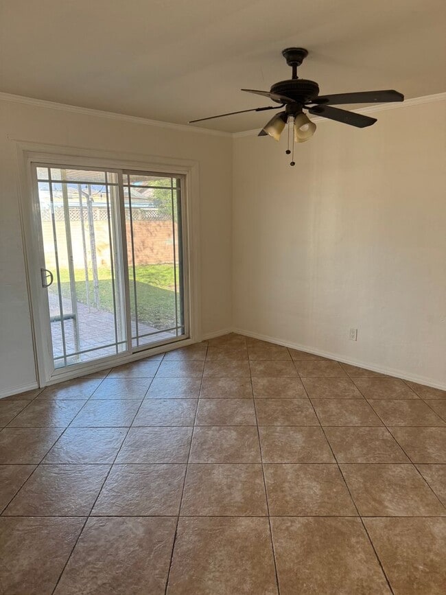 Building Photo - Single Family Home - 3BR/1BA - Large Yard