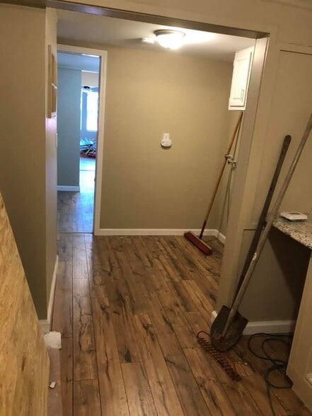 Building Photo - 2188 E Parkwood Ave