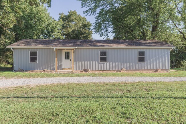 Building Photo - 4 BEDROOM 3 BATHROOM HOUSE FOR RENT