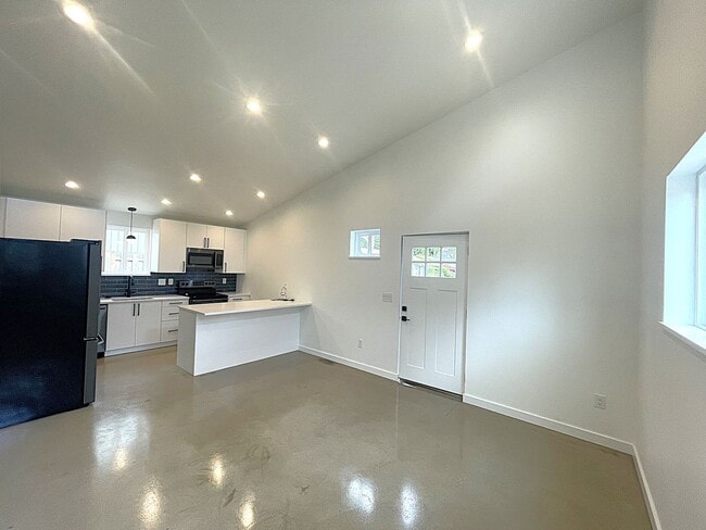 Primary Photo - Brand New - 2 bedroom, AC, Full Kitchen * ...