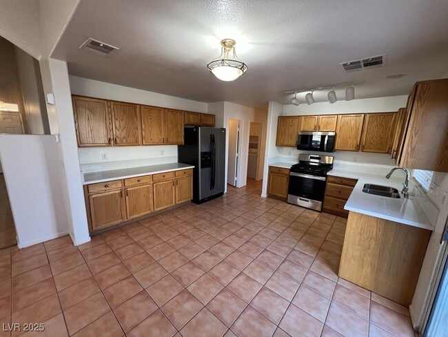 Building Photo - 756 Gritty Garnet Ave