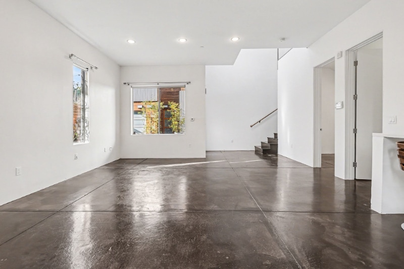 Building Photo - 3425 Louise St