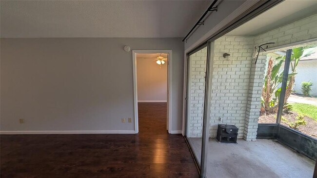 Building Photo - 2882 Plaza Terrace Dr