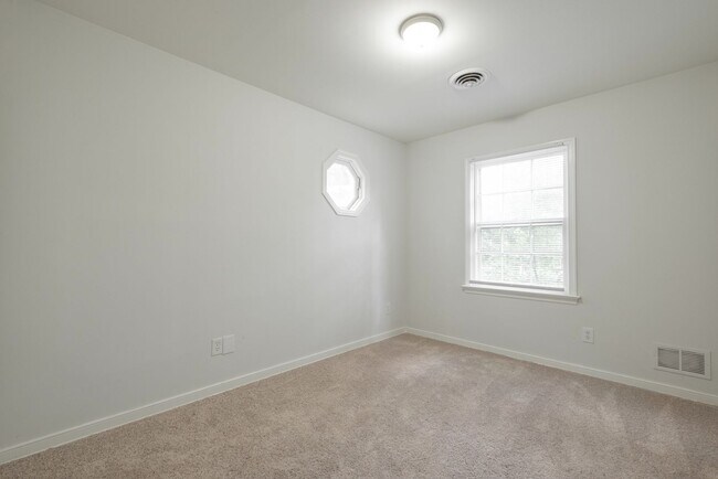 Building Photo - Charming 3 Bedroom Single-Family Home for Rent in Chester!