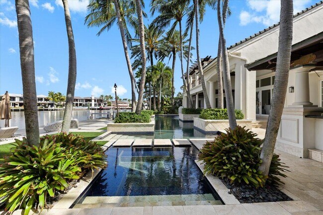 Building Photo - 1313 E Lake Dr