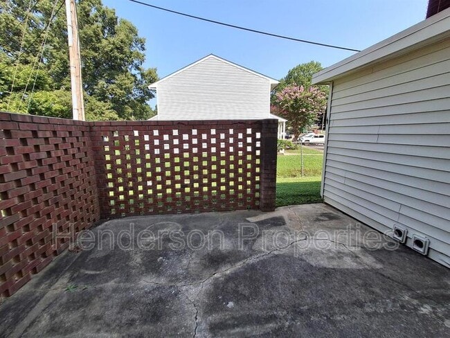 Building Photo - 1381 N 6th St