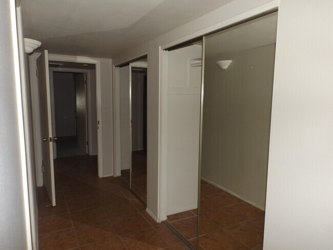 Building Photo - 2705 E Cactus Rd