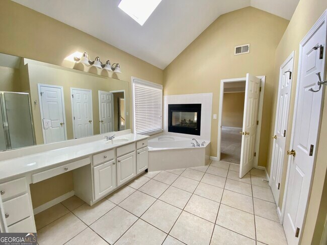 Building Photo - 1606 Cascade Overlook