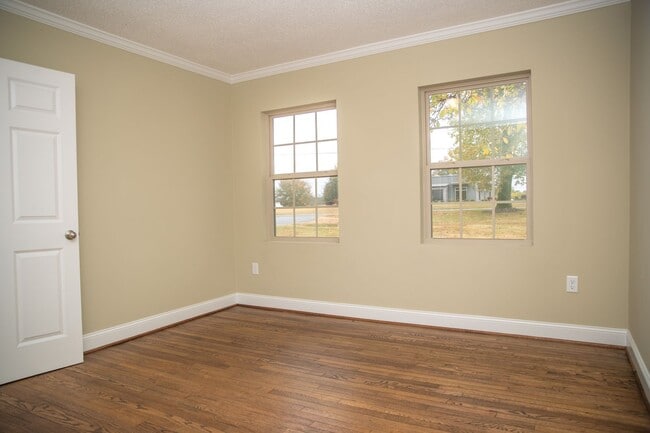 Building Photo - 2 Bedroom/ 2 Bathroom Rental in HollyPond ...