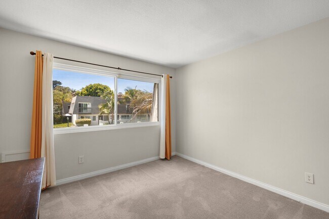 Building Photo - 843 Valley Ave