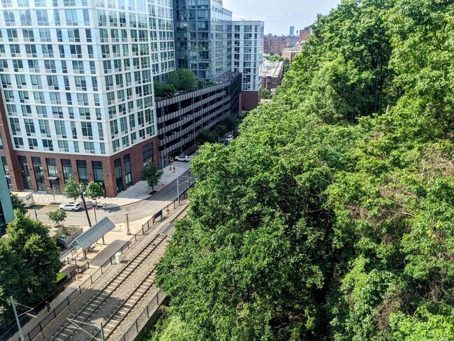 Building Photo - 96 Bowers St