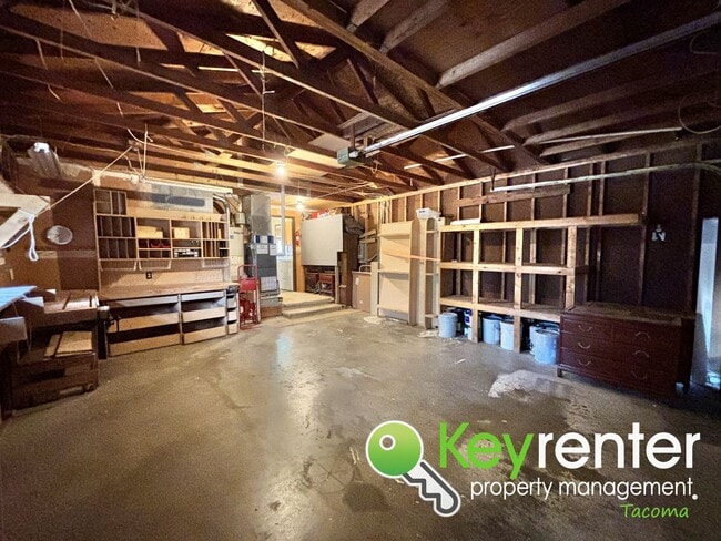 Building Photo - Stylishly Updated Lakewood Home in Seclude...