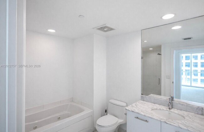 Building Photo - 500 Brickell Ave
