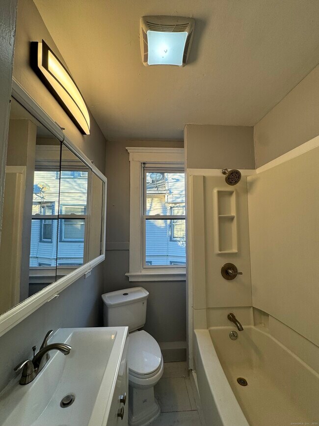 Building Photo - 1528 Ella T Grasso Blvd