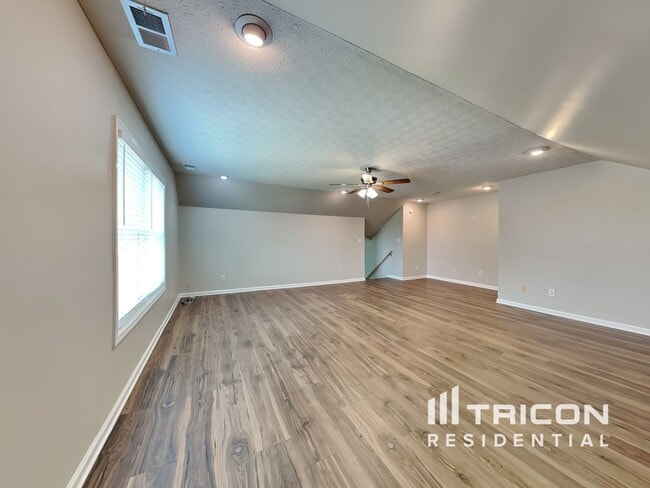 Building Photo - 576 Deer Path