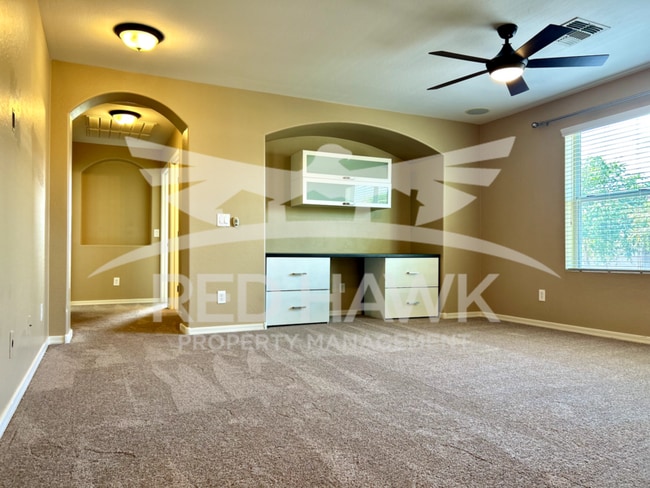 Building Photo - 980 S Huish Dr