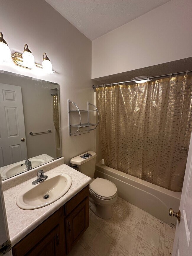 Building Photo - 1250-1254 Evans City Rd