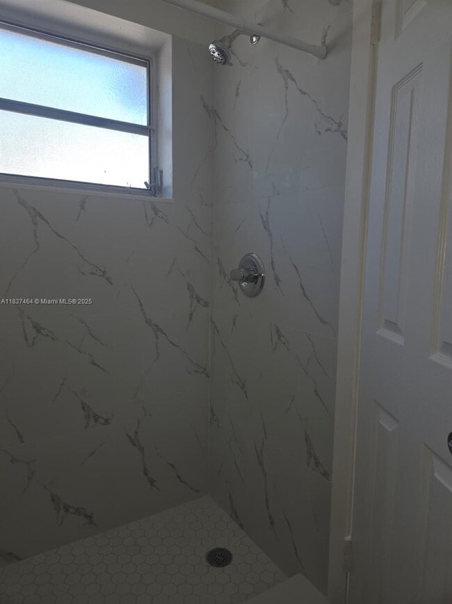 Building Photo - 2115 N 17th Ct