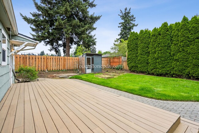 Building Photo - Updated NE Portland Home w/Fenced Yard and Upgrades!