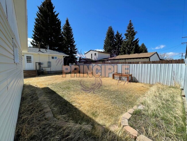 Building Photo - Charming 2-Bedroom Home on the Flats