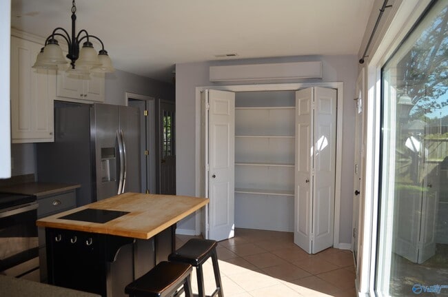 Building Photo - 2136 Eastbrook SE