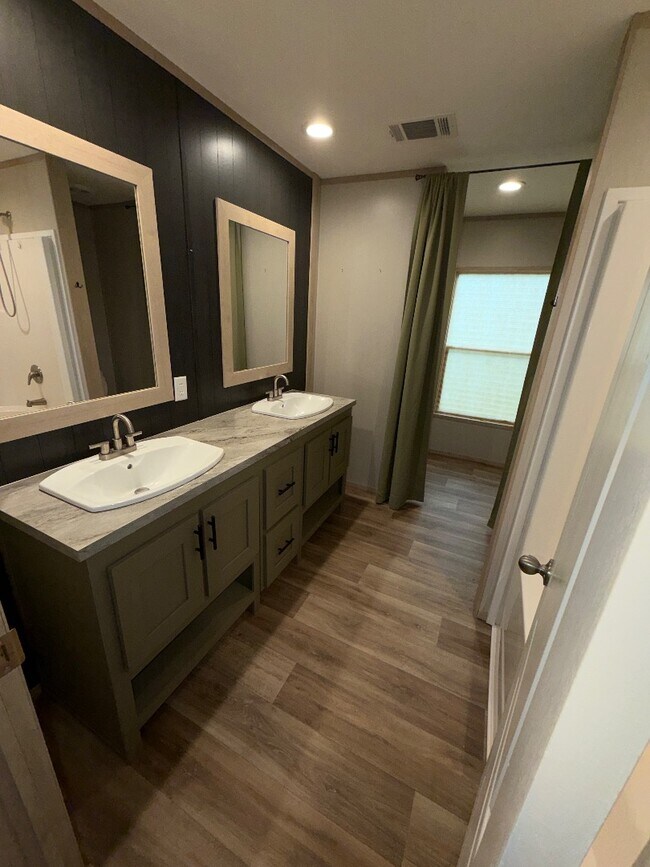 Building Photo - 1101 Old Dixie Hwy N