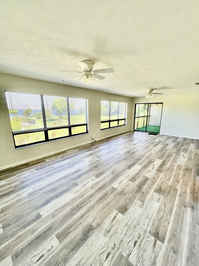 Building Photo - 12498 Riverside Dr