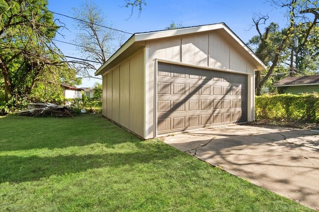 Building Photo - 4850 Marietta Ln