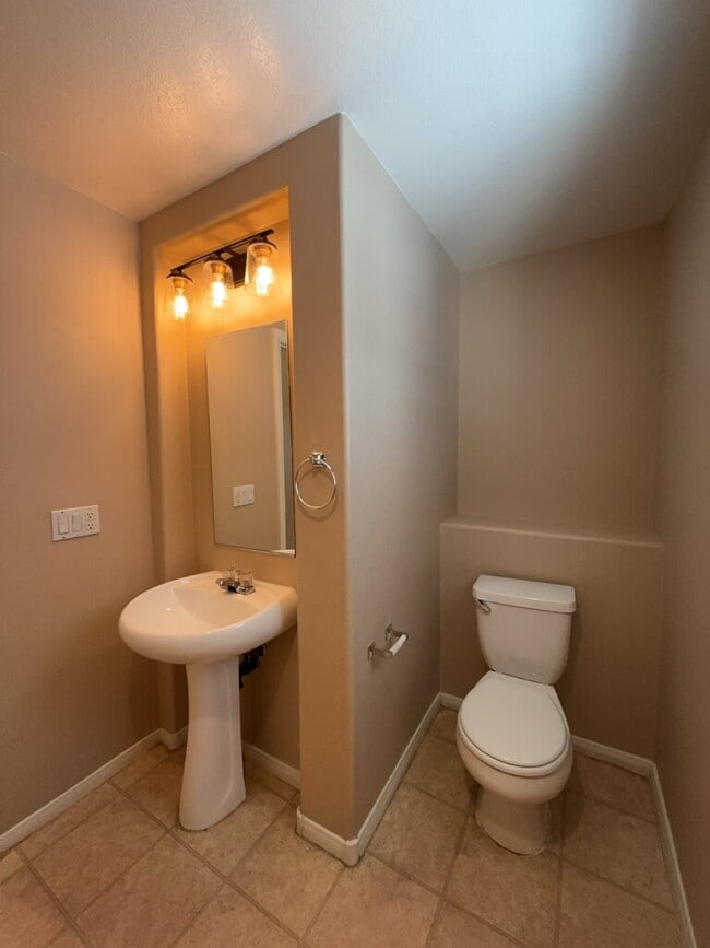 Building Photo - This is where comfort and style meet - This spacious 3-Bedroom, 2.5 bath home is waiting to be ca...
