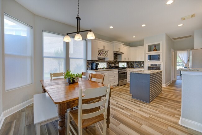 Building Photo - 6206 Clear Canyon Dr