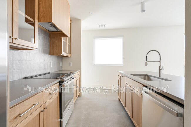 Building Photo - 934 Hangar Dr