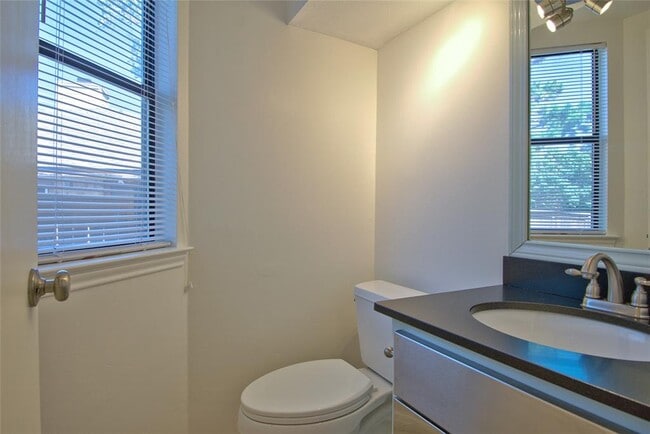 Building Photo - 6489 Hart Ln