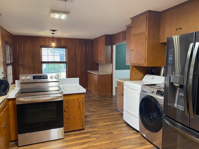 Building Photo - 1210 Brazos St