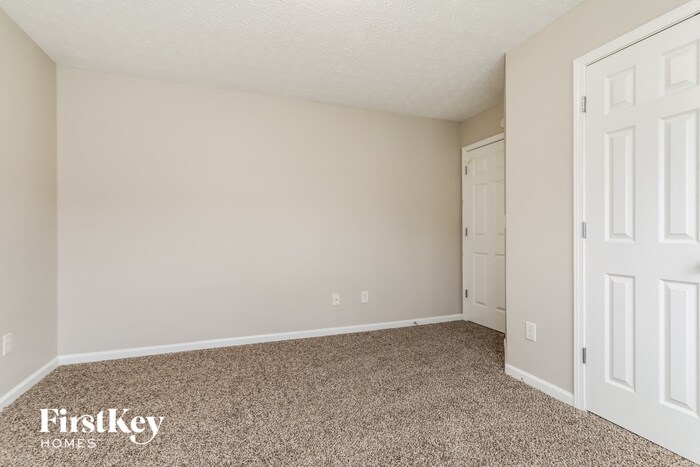 Building Photo - 3401 Southpointe Hill Dr NE