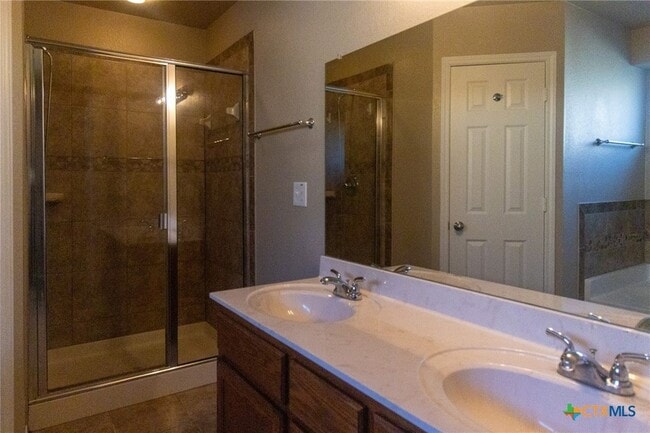 Building Photo - 217 Pointer St