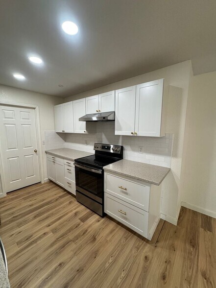 Building Photo - 1402 SE 22nd St