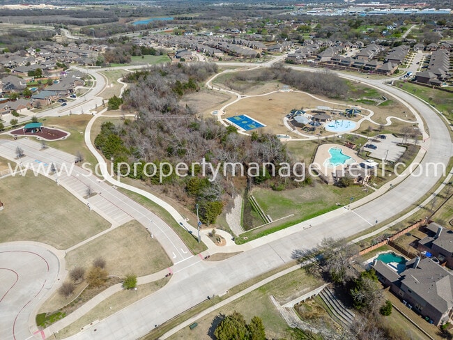 Building Photo - 10928 Brownwood Pl