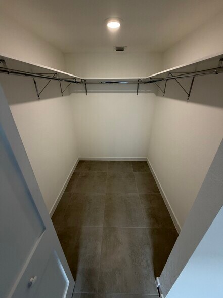 Building Photo - 3909 N 30th Ter
