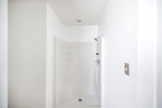 Building Photo - 205 Wembley Dr