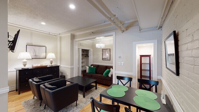 Building Photo - 290 Beacon St