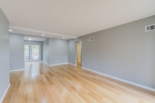 Building Photo - Minutes from I-170. Ask about our Move in ...