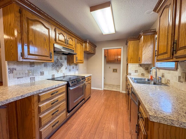 Building Photo - COMING SOON! 3 Bed 2 Bath on 2 Acres in Bullard!