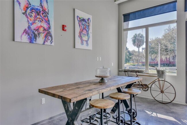 Building Photo - 302 SE Broadway St