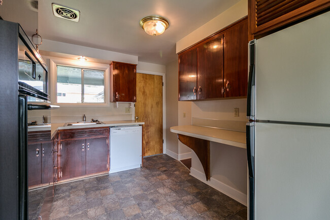 Building Photo - 3-Bedroom, 1-Bath duplex In Eugene South H...